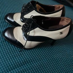 Vintage Chanel oxfords heels